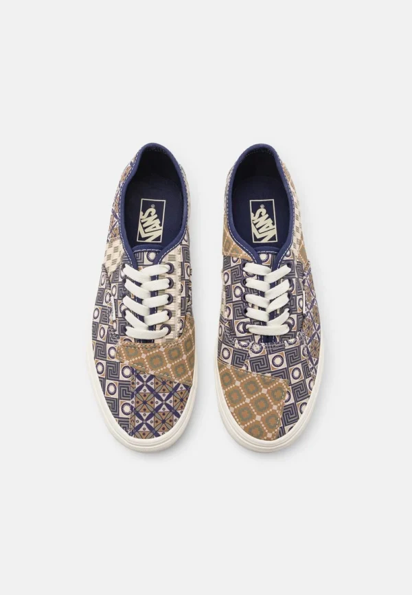 Vans AUTHENTIC PATCHWORK UNISEX – Sneaker Low – Geo Trek Navy 5