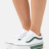 Vans OLD SKOOL STACKFORM – Sneaker Low – Green/true White 20