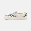 Vans SLIP ON VR3 UNISEX – Sneaker Low – Black/marshmallow 20