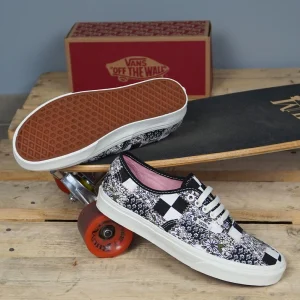 Vans Authentic Sneaker (Patchwork Floral) Multi/Marshmallow Damen 21