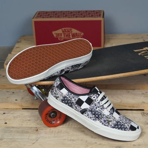 Vans Authentic Sneaker (Patchwork Floral) Multi/Marshmallow Damen 8